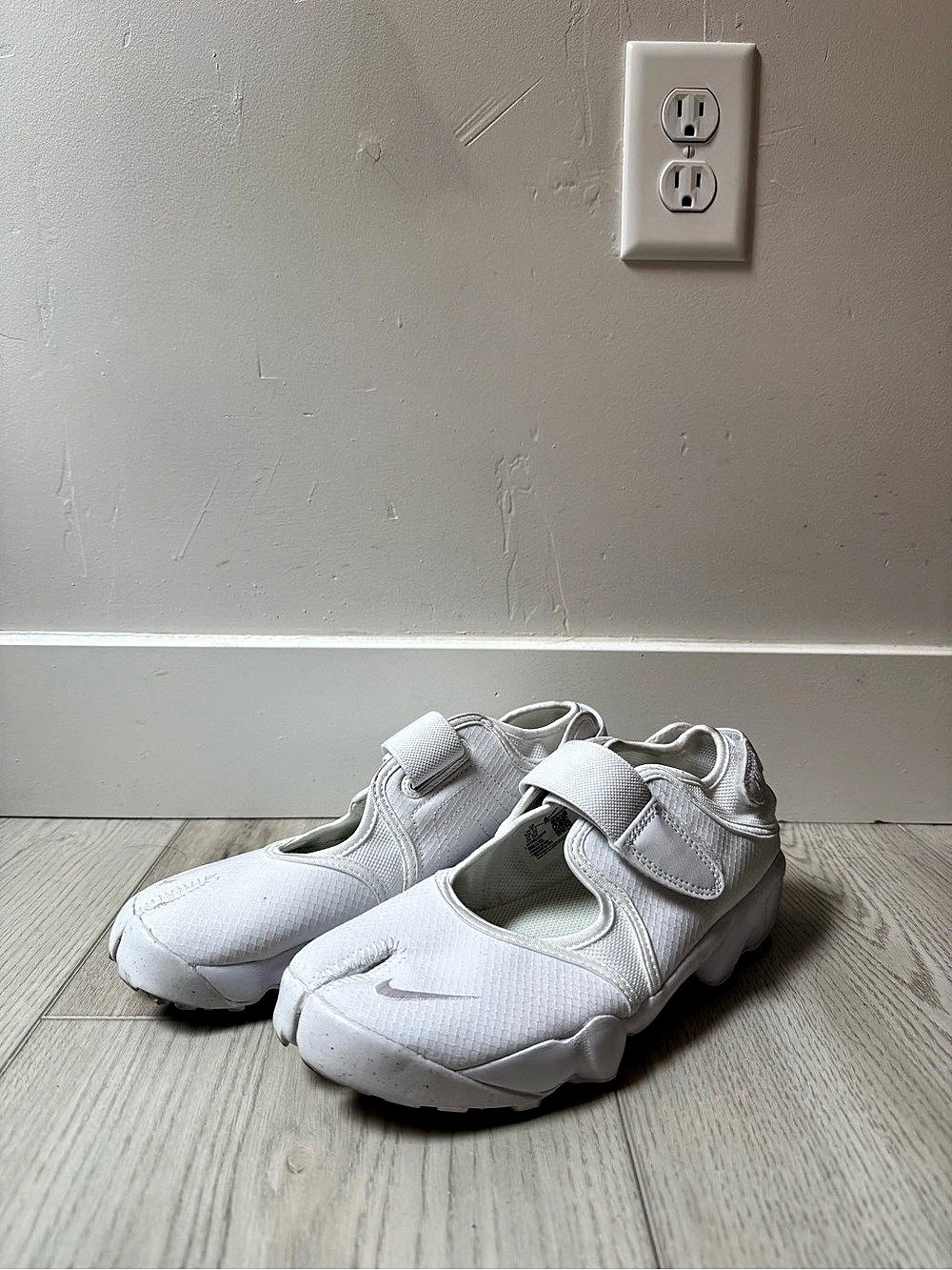 Nike Air Rift Breathe White Pure Platinum Breathe White Split-Toe Sneakers